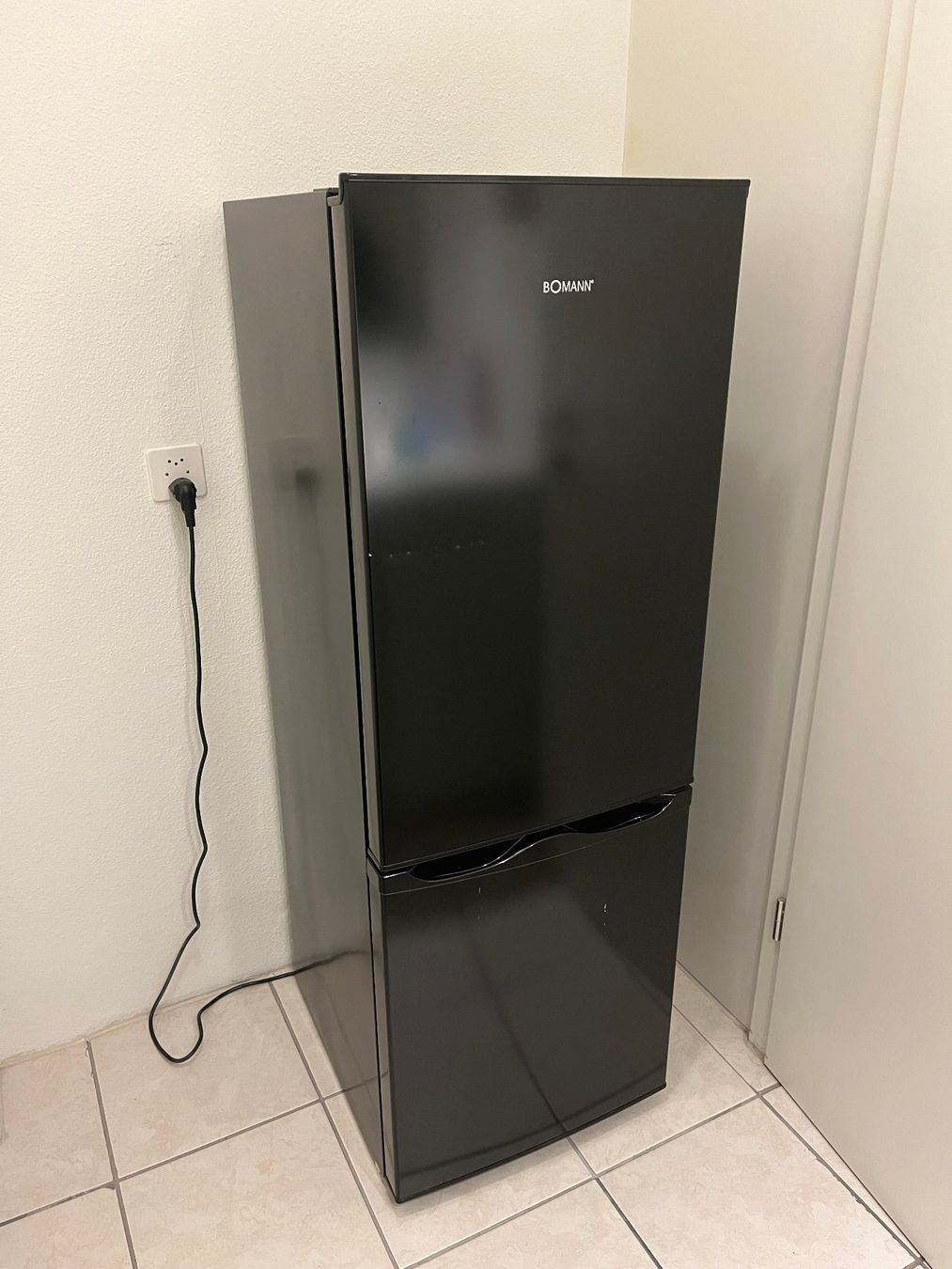 Frigoriferi: BOMANN Kühlschrank schwarz BCD-171B/HC4 – Usato da Basel venduto da Xani