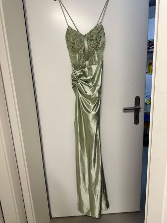 Abendkleid lang lindgrün mit Spitze gebraucht/ 1x getragen