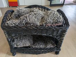Katzenbett / Katzenkorb mit 2 Polstern – 62 × 45 × 52 cm