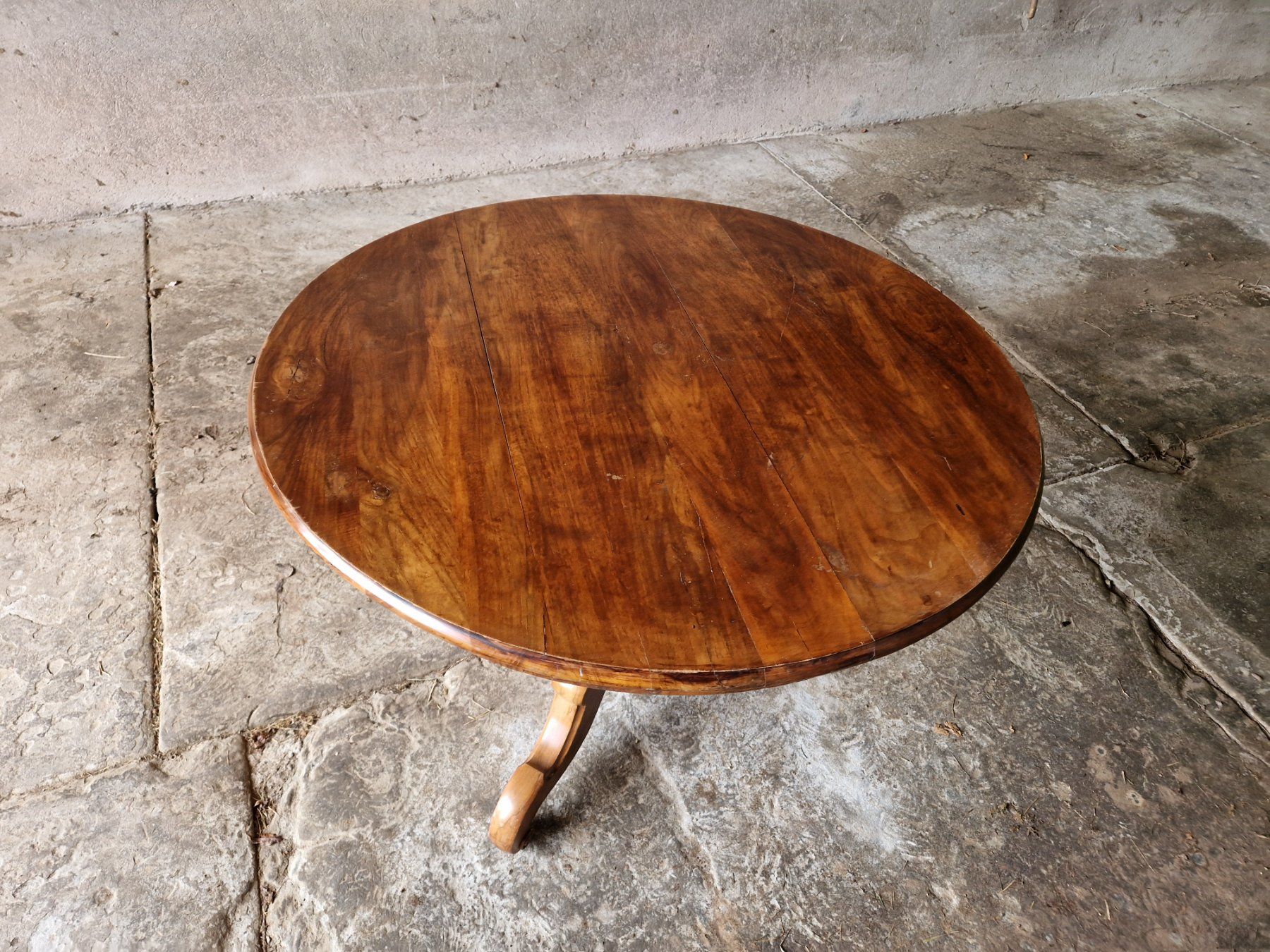 Tavoli: Runder Tisch  100cm mit Holzfuss – Usato da Wädenswil venduto da verebe 1