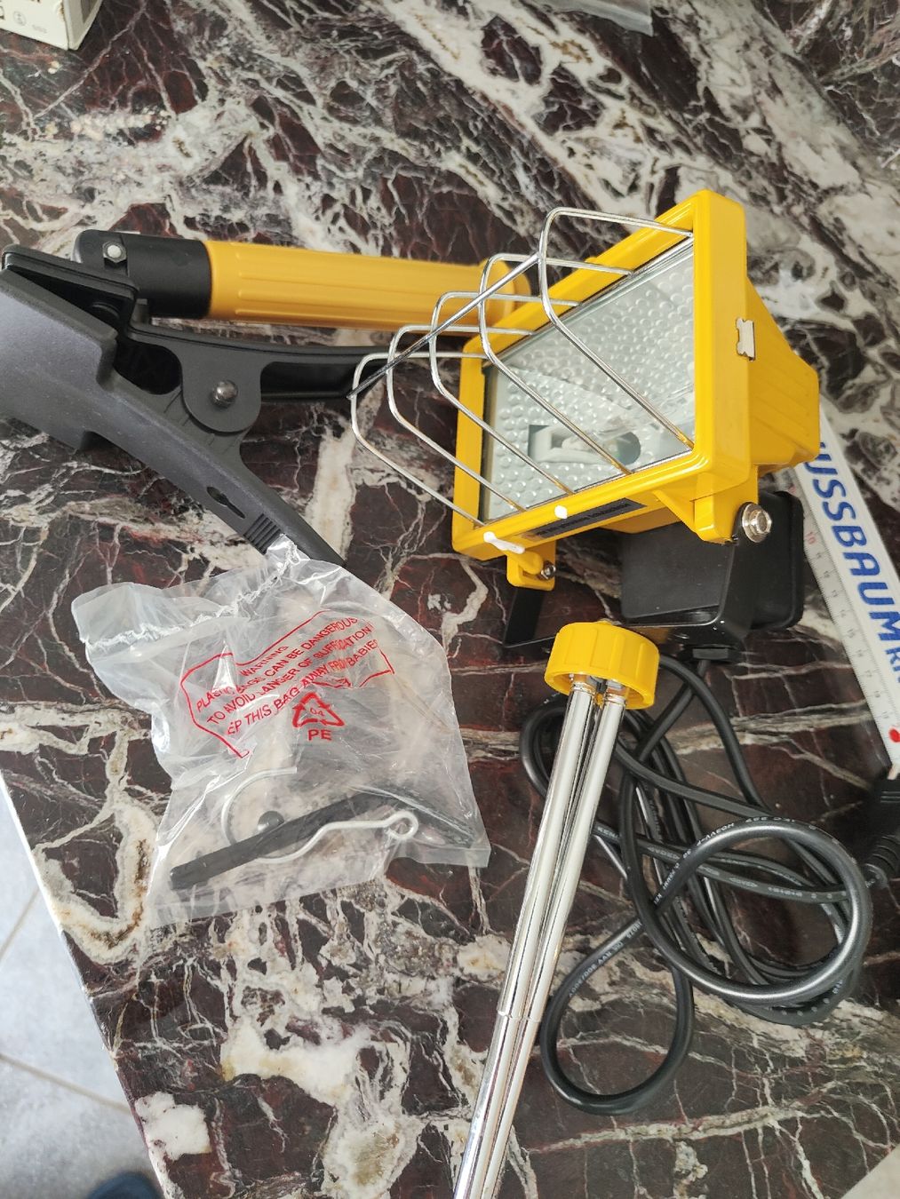 Lampade: LightBoy Halogen Baustrahler 150W mit Klemme, Stativ – Nuovo e nell'imballaggio originale da Schlieren venduto da bingo33 3
