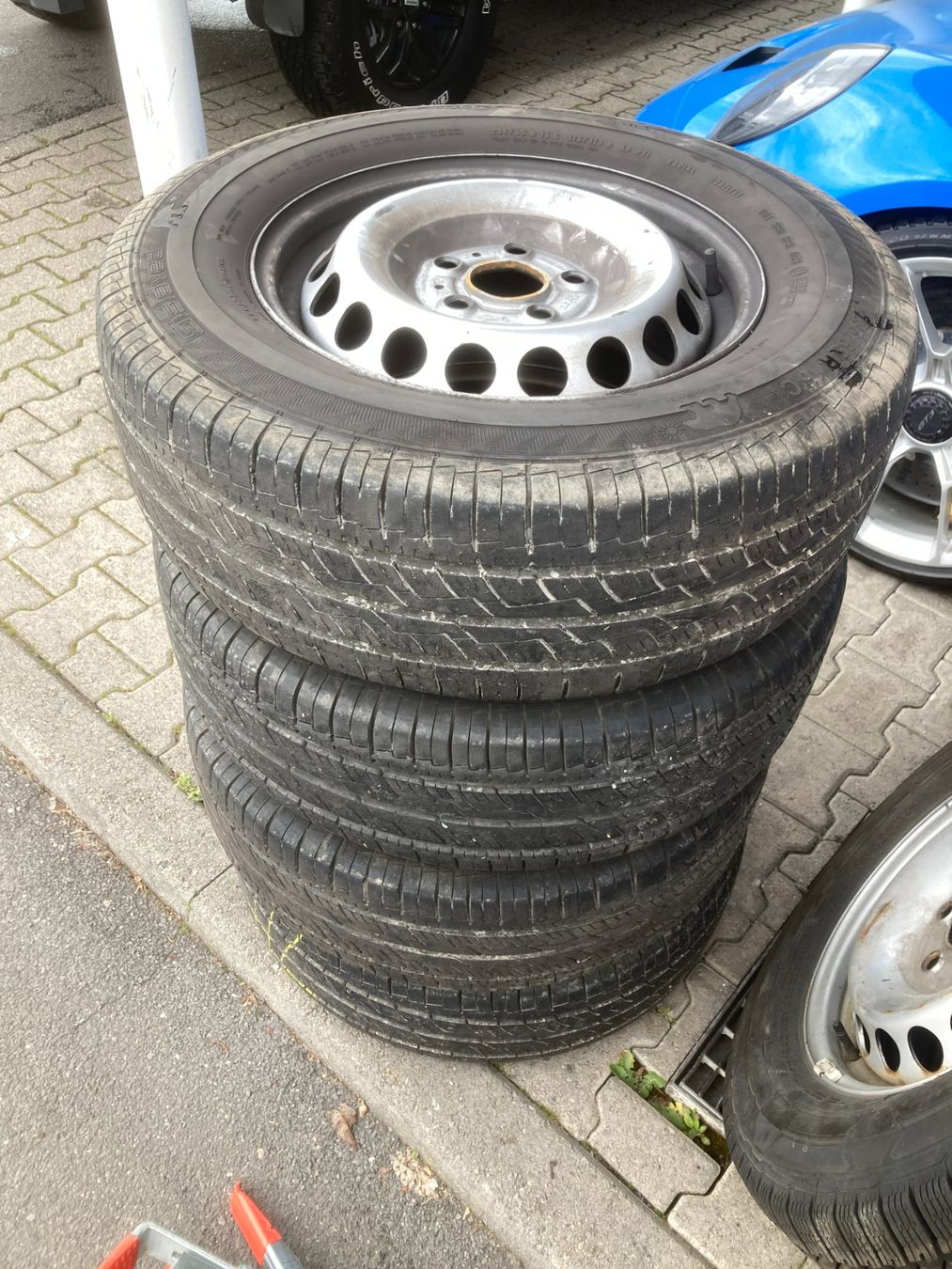 Volkswagen Pneumatici & Ruote complete: VW Crafter Sommerräder 235/65R16 – Usato da Cham venduto da Cham6332 1
