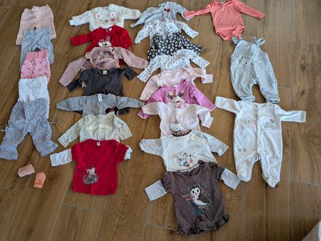 Habits pour enfant à vendre taille 62 - 68 fille
