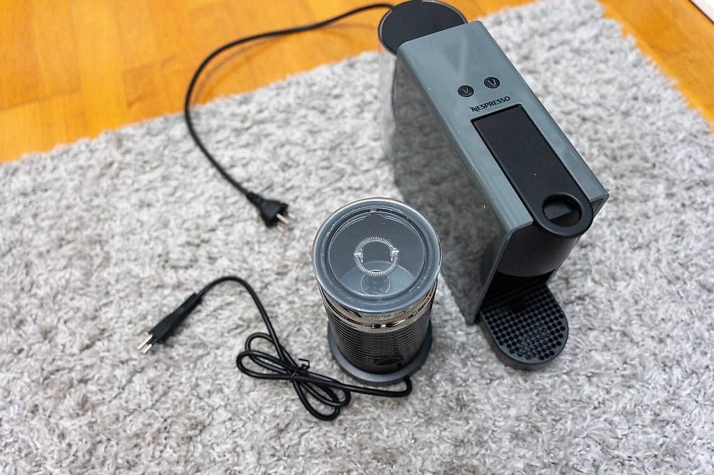 Nespresso Kaffeemaschinen & Espressomaschinen: Krups Nespresso Essenza Mini mit Milchaufschäumer – Gebraucht aus Münchenbuchsee von thierry.iseli 1