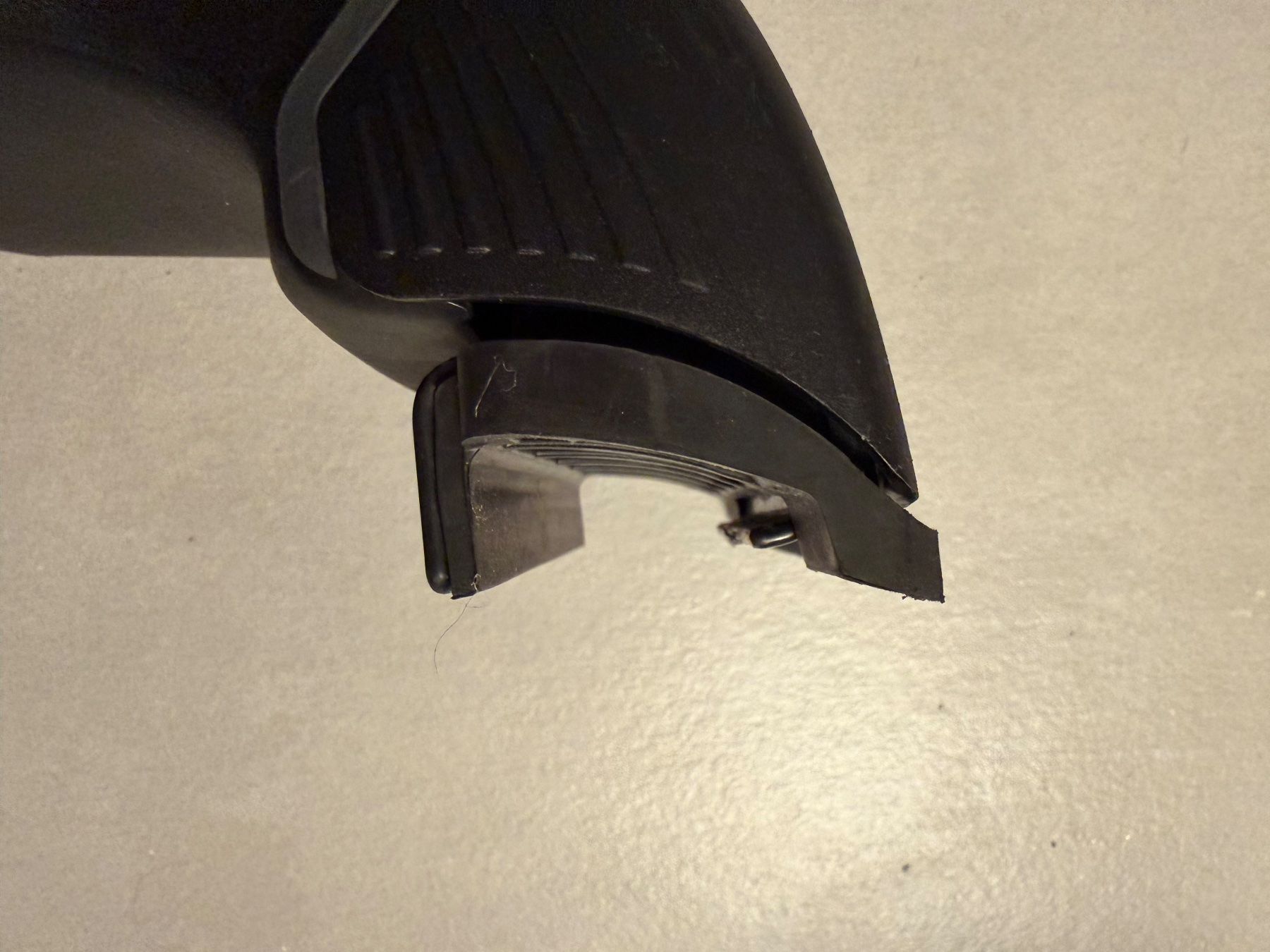 Thule Portapacchi: Thule wingbar Edge Car Roof Rack – Usato da La Tour-de-Peilz venduto da Kruno 3