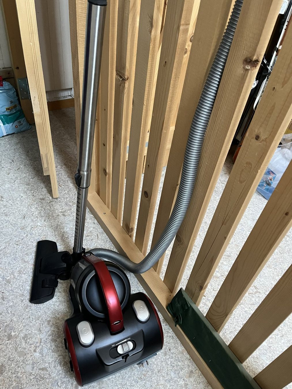 Staubsauger & Zubehör: Aspirateur CST625 – Gebraucht aus Gorgier von chahn