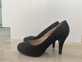Schwarze High Heels mit Glitzersteinen