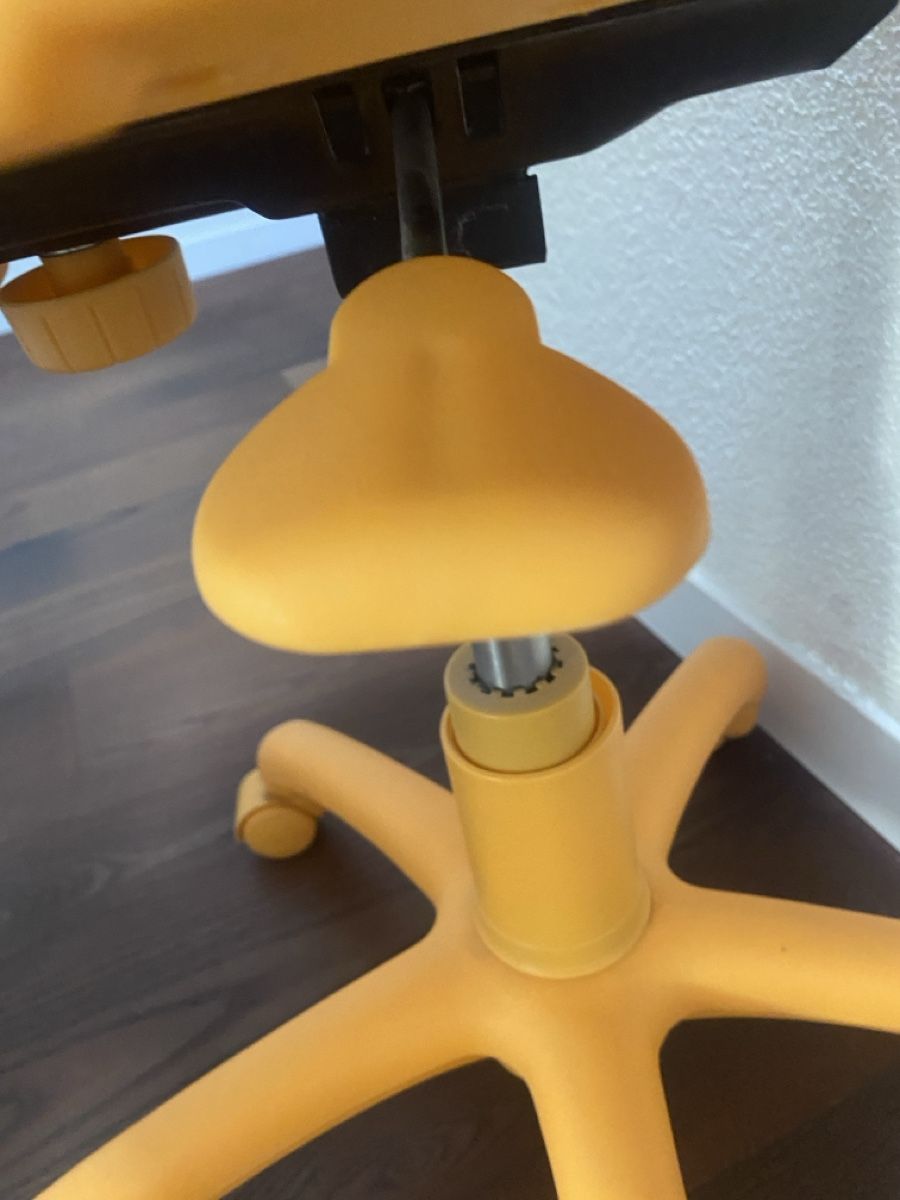 Stühle: Kinder Bürostuhl, Drehstuhl, orange – Gebraucht aus Dielsdorf von sissy04 1