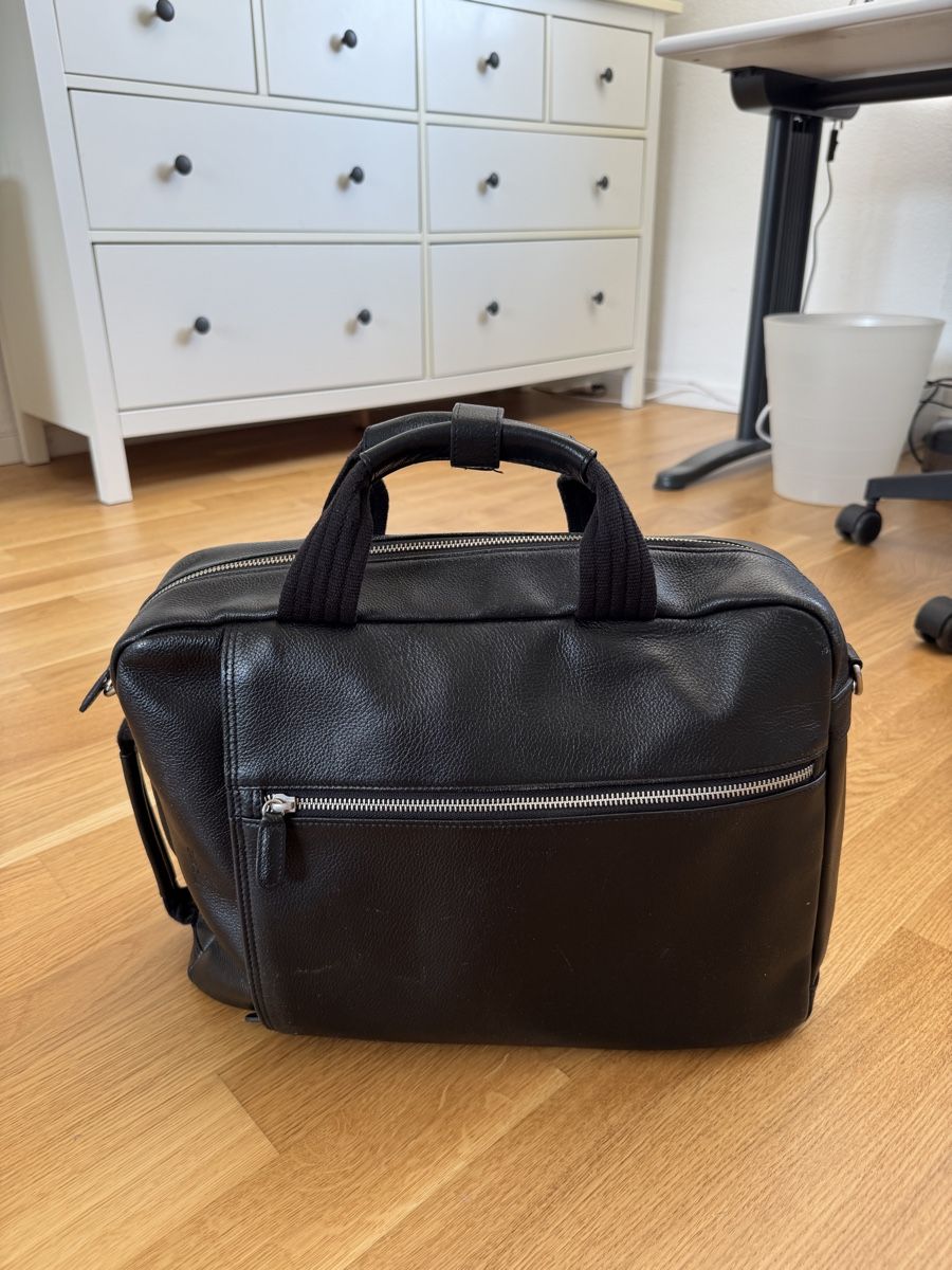 Leder Laptoptasche / Rucksack schwarz mit Trageriemen (Gebraucht) in ...