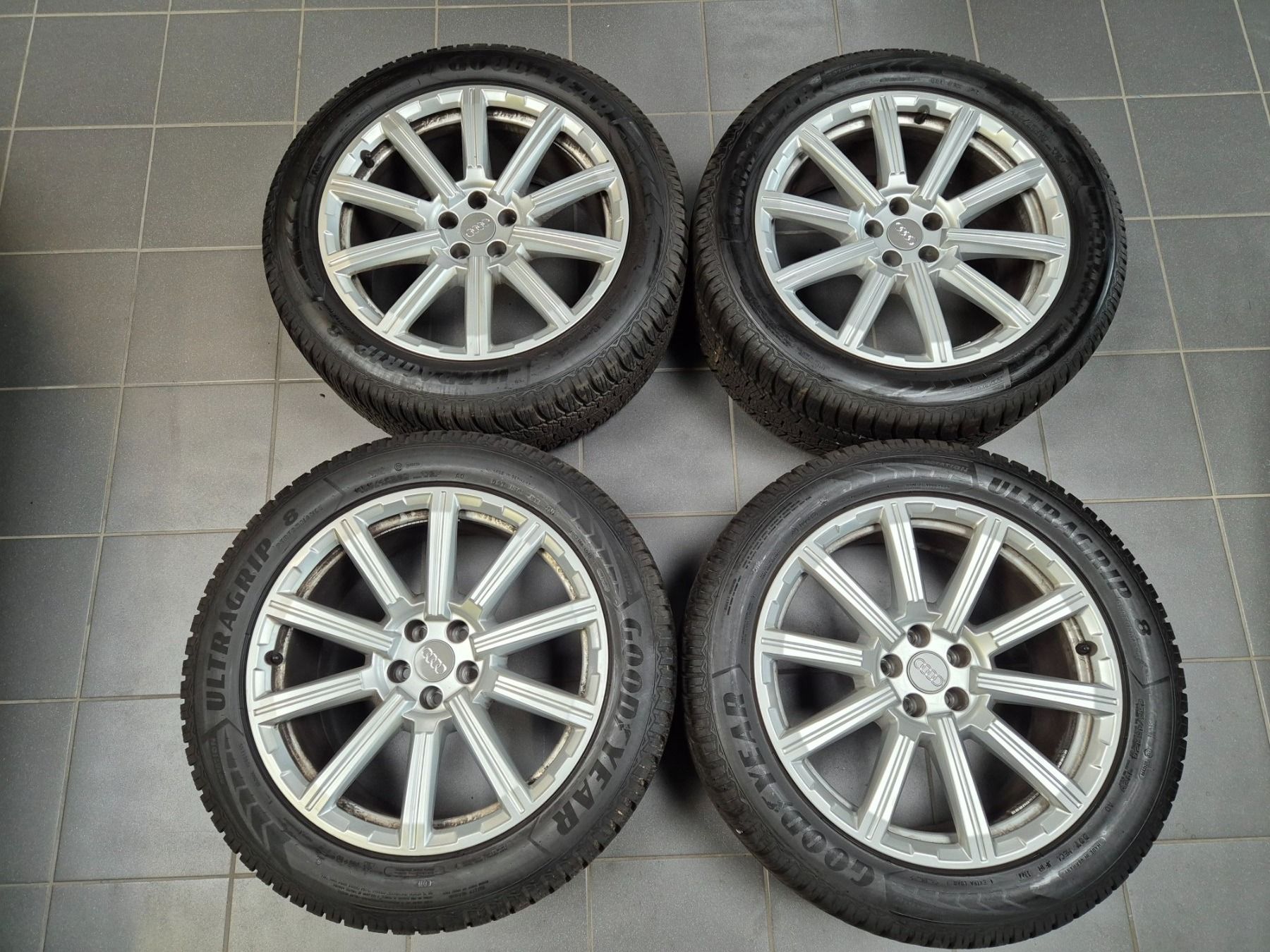 Audi Pneumatici & Ruote complete: Winterräder 20" Audi Q7 – Usato da Winterthur venduto da WEWi-Ersatzteile 1