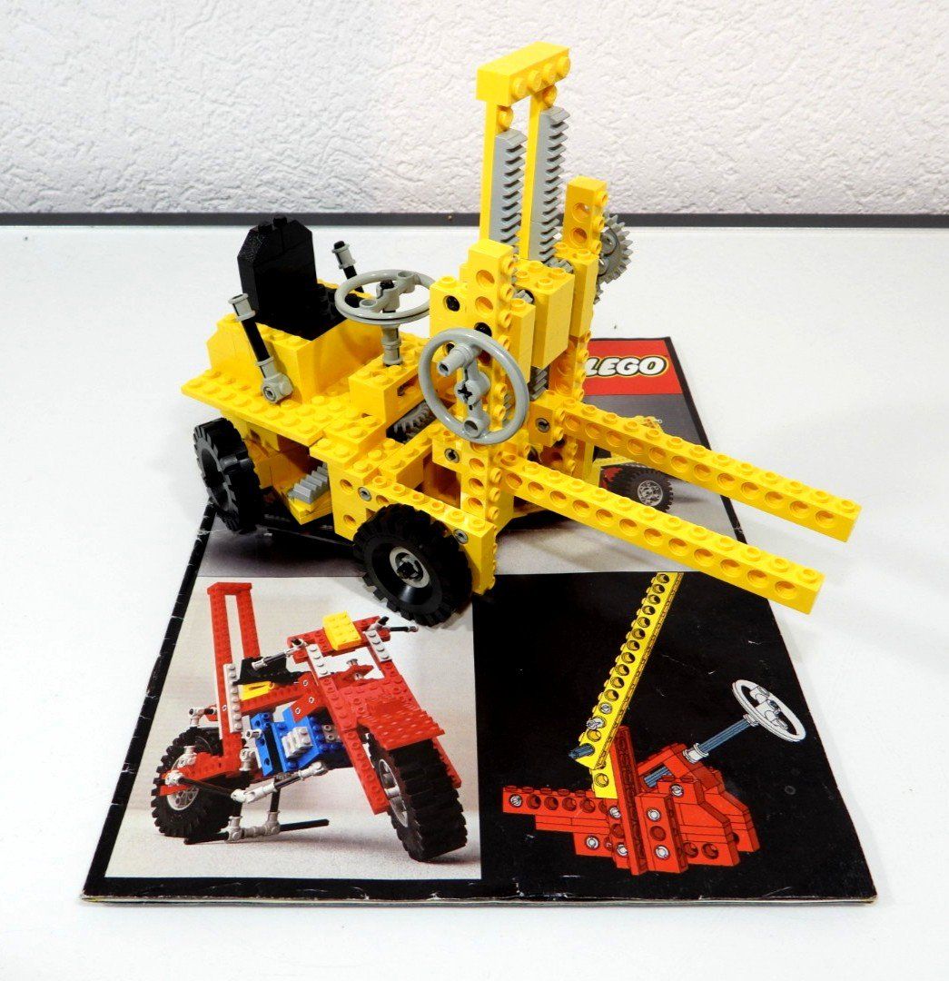 Lego Kit di costruzioni: LEGO TECHNIC 850 HUBSTAPPLER MIT IDEENBUCH MIT BAUPLAN – Usato da Turbenthal venduto da Ddanuh