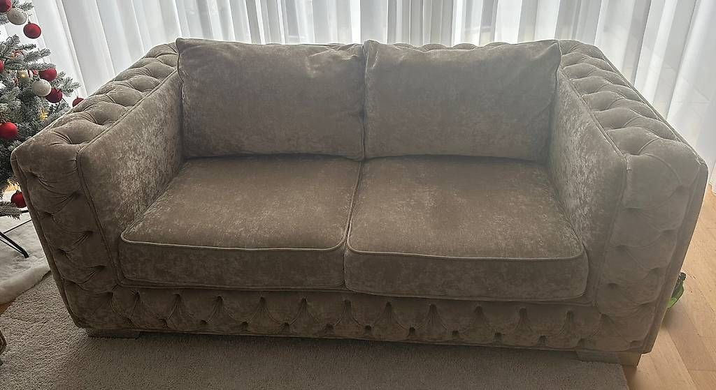 Chesterfield Divani: Hochwertige Couch zu verkaufen – Usato da Regensdorf venduto da Cla_yd2g