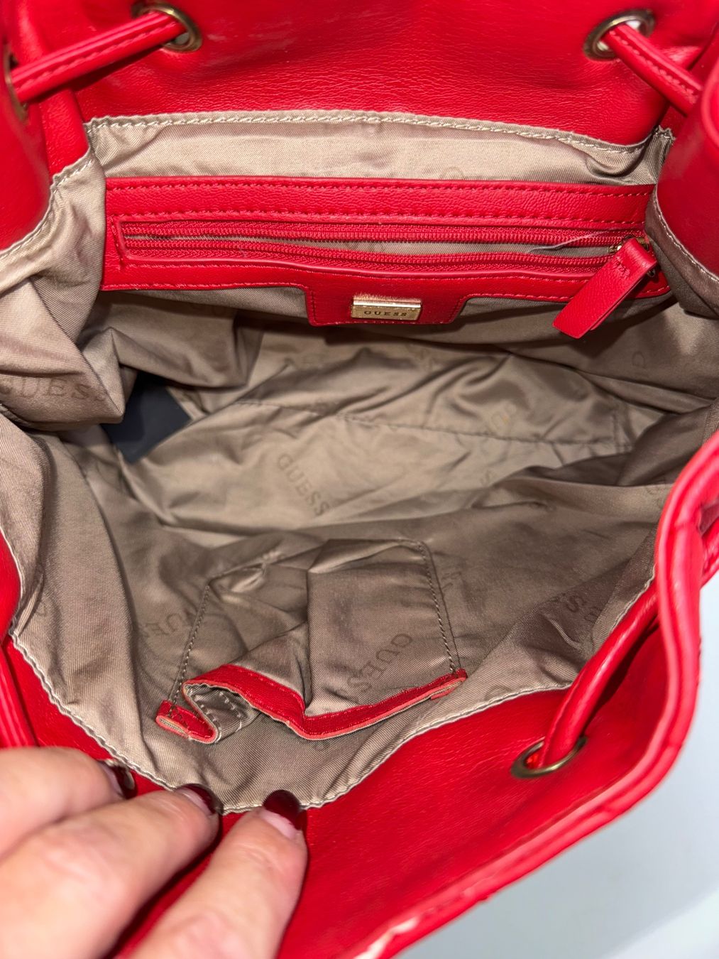 Guess Zaini: Roter Rucksack von Guess – Usato da Grosswangen venduto da shoes.bags.and.co 3