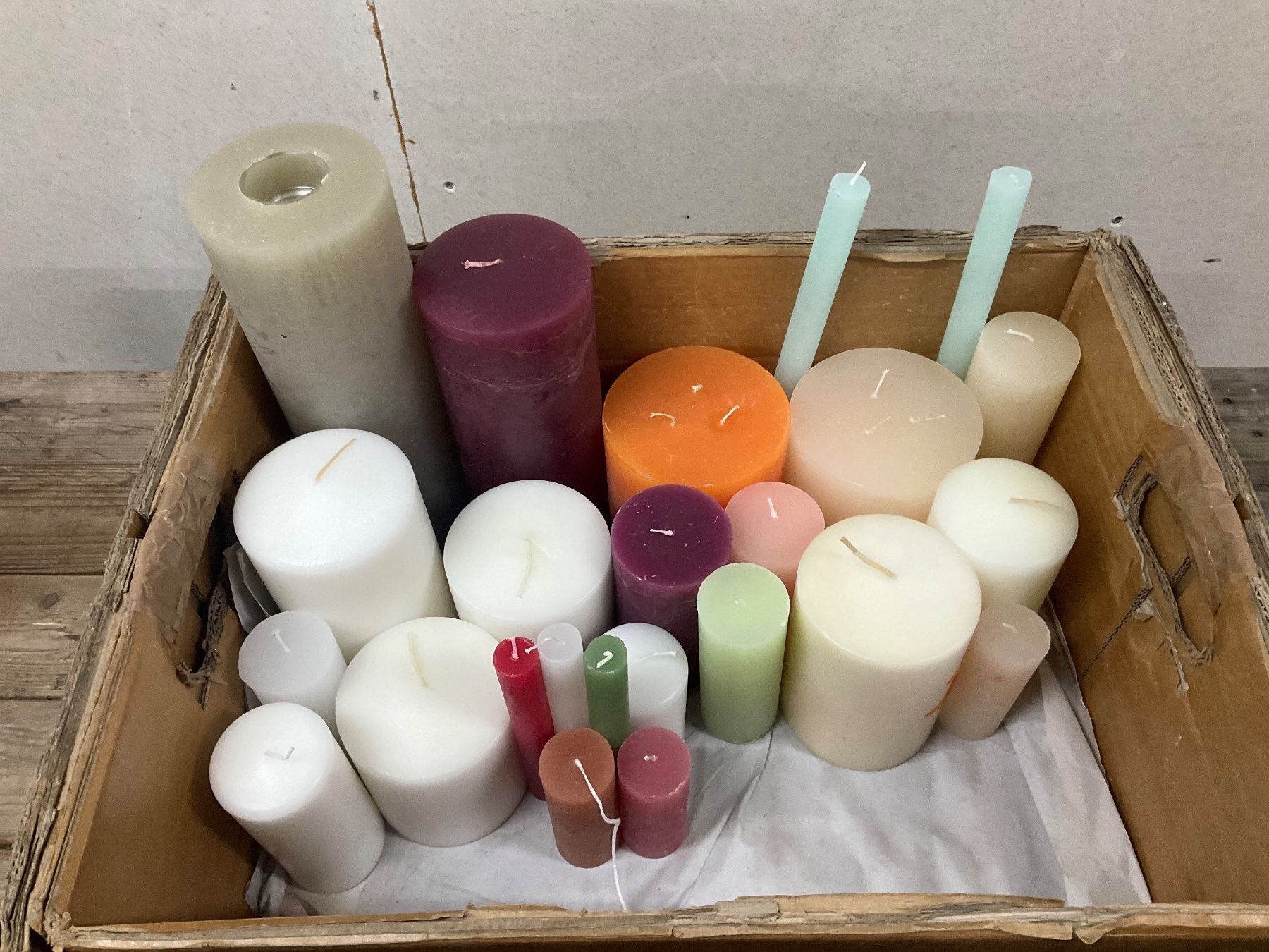 Bougies: 327 Posten Raureifkerzen aus Liquidation – D'occasion à Derendingen par Meisterstuecke 1