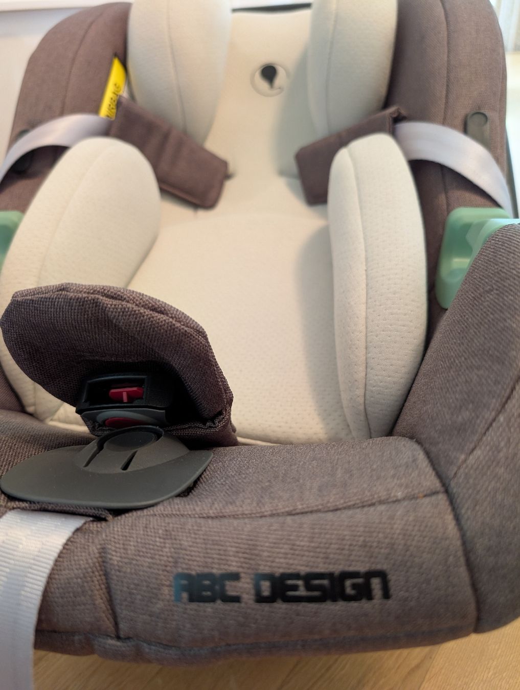ABC Design Seggiolini per auto: Babyschale Tulip von ABC Design inkl passender Isofix-Base – Usato da Winterthur venduto da SanRemo7 2