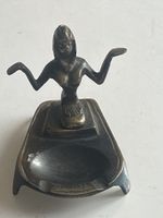 Aschenbecherfigur Frau Figurativ Bronzealt (S17)