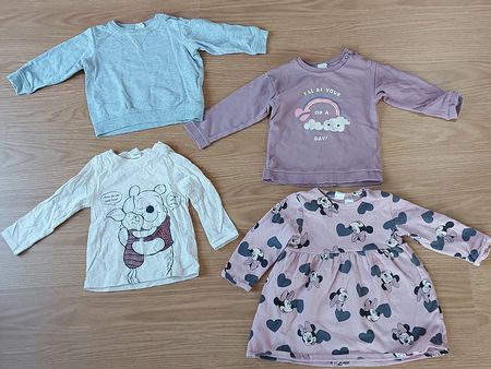 3 Pullover / 1 Kleid Kinderkleider Grösse 80