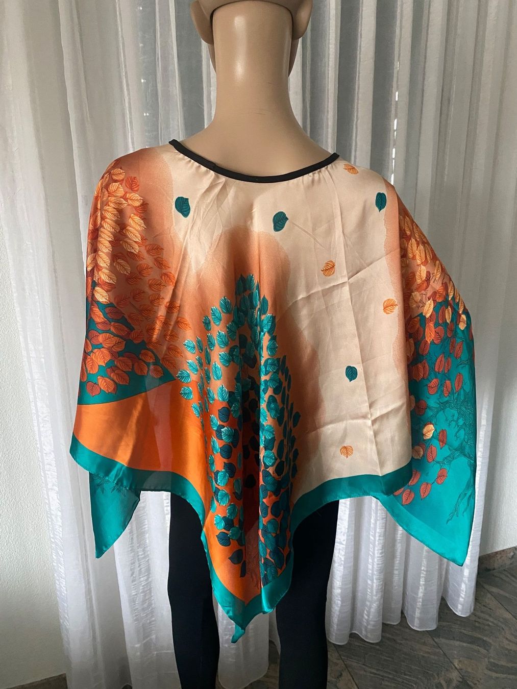 Camicette: edler/stylischer Blusen-Poncho,Silk-Feeling,1 Size – Nuovo e nell'imballaggio originale da Winkel venduto da ferrari2022 4