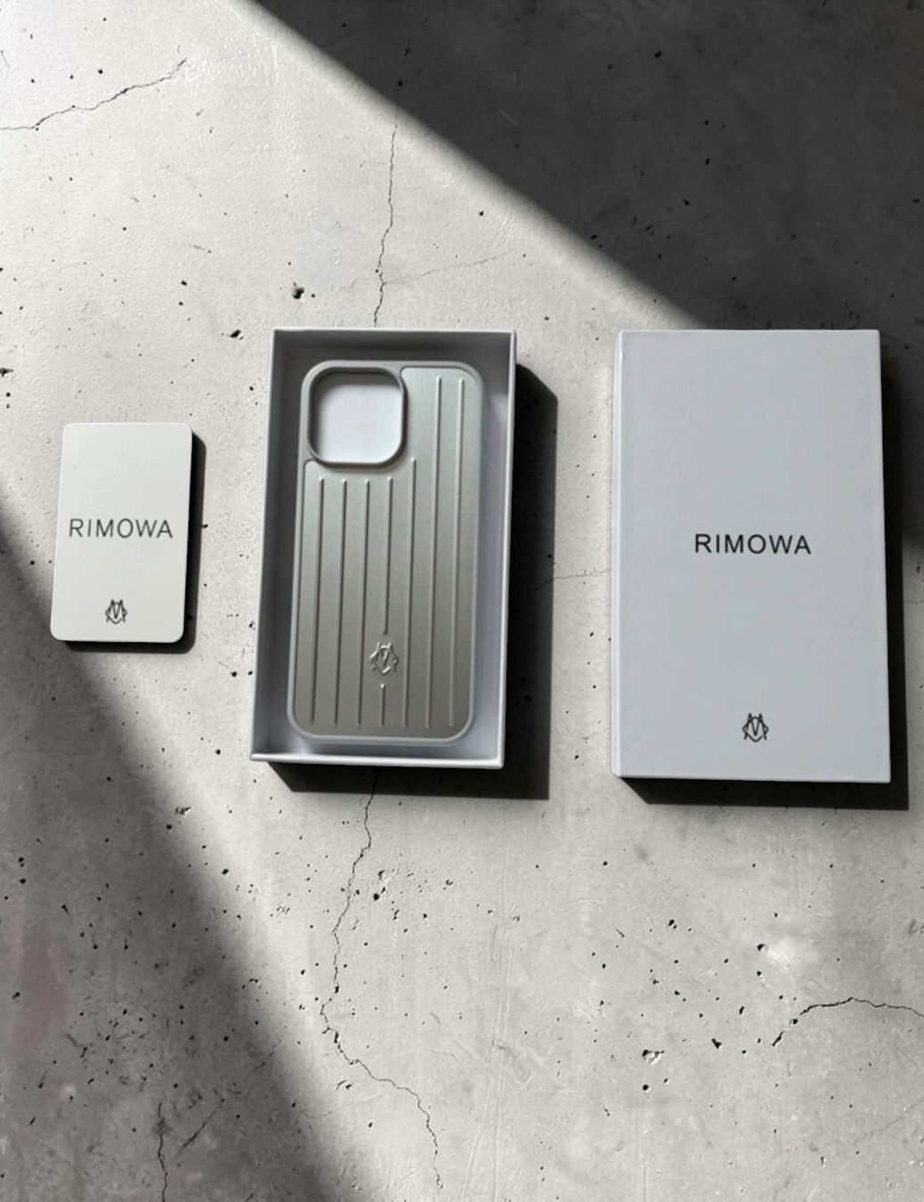 Coques & Protection écran: iPhone 15Pro Max Rimowa Case – D'occasion à Chur par Madeys