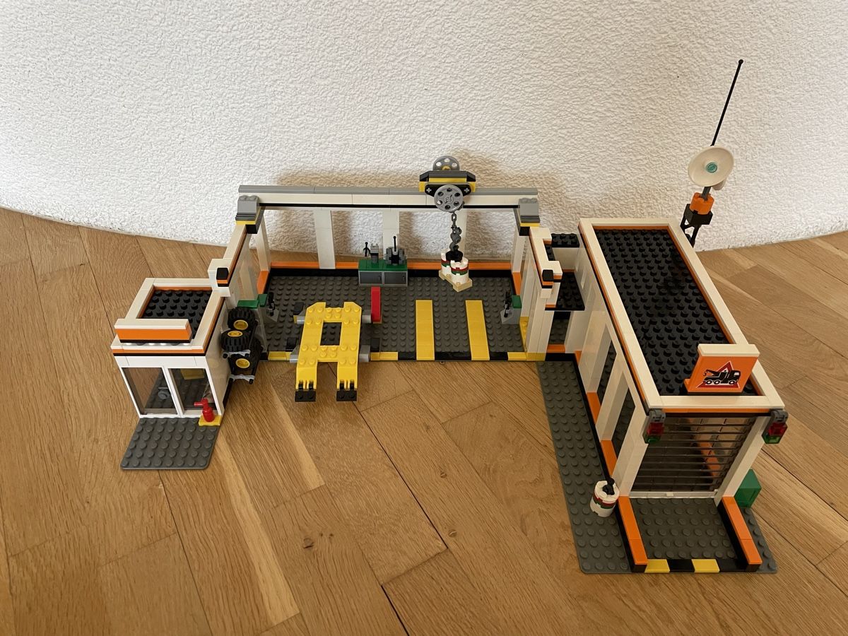 Lego Spielzeuge: Lego City Garage 7642 – Gebraucht aus Wittenbach von  1