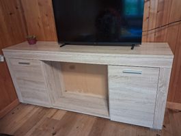 TV-Möbel mit Türen und Fach
