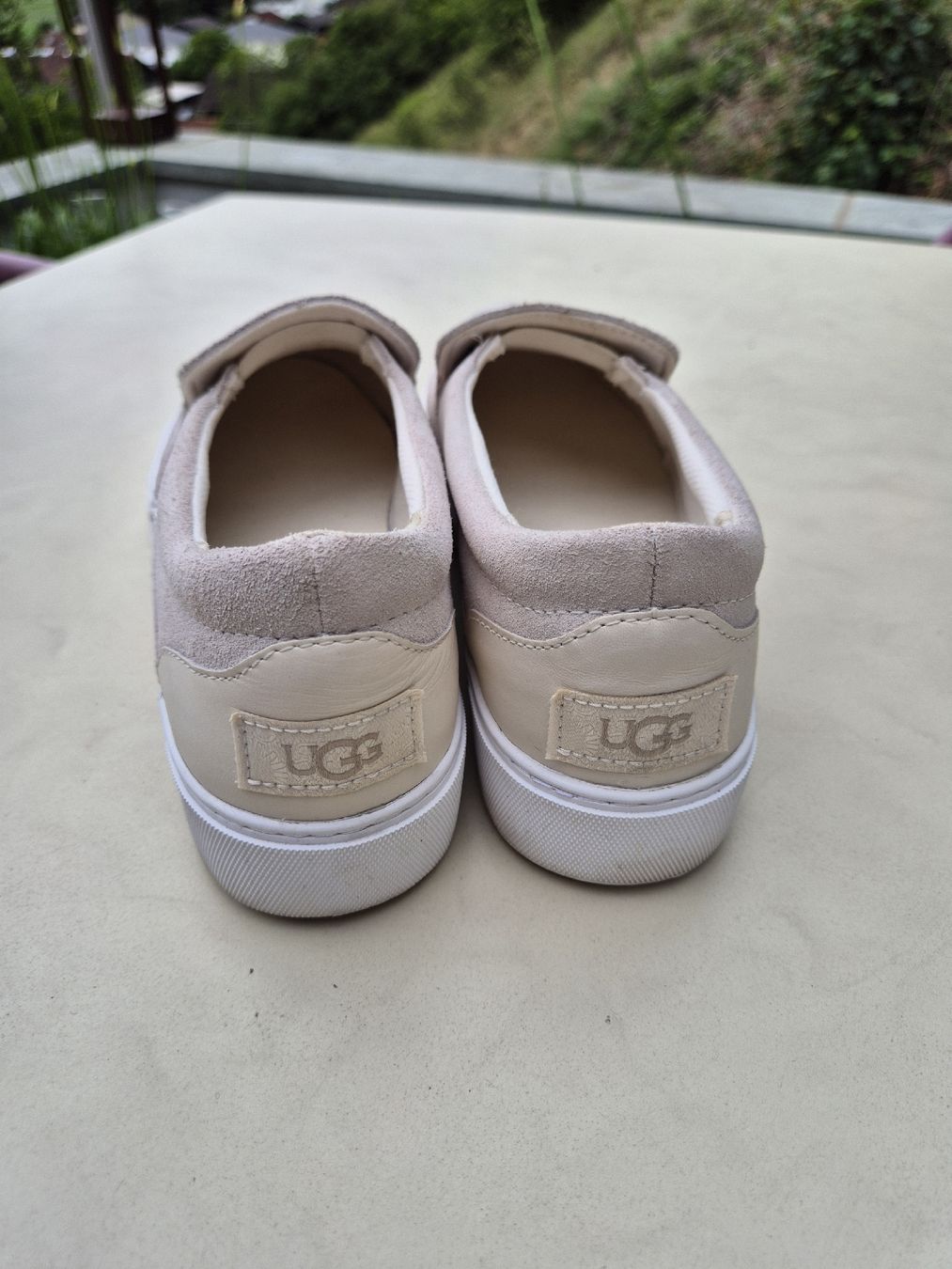 Ugg Scarpe da donna: UGG Damen Slip-Ons Gr. 39 beige – Nuovo (secondo la descrizione) da Haldenstein venduto da Ramona_D. 2