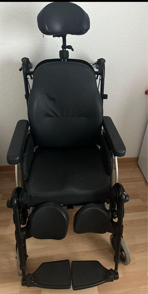 Sedie a rotelle: Pflegrollstuhl – Nuovo (secondo la descrizione) da Bützberg venduto da Chisco 1