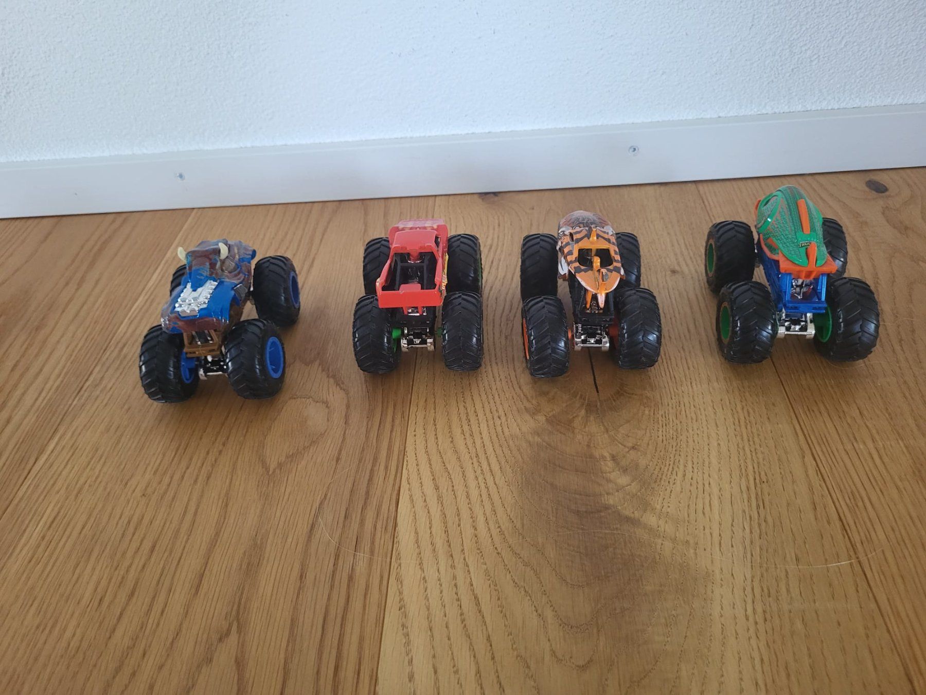 Spielzeuge: 4 Monster Trucks – Gebraucht aus Urdorf von Danii5 2
