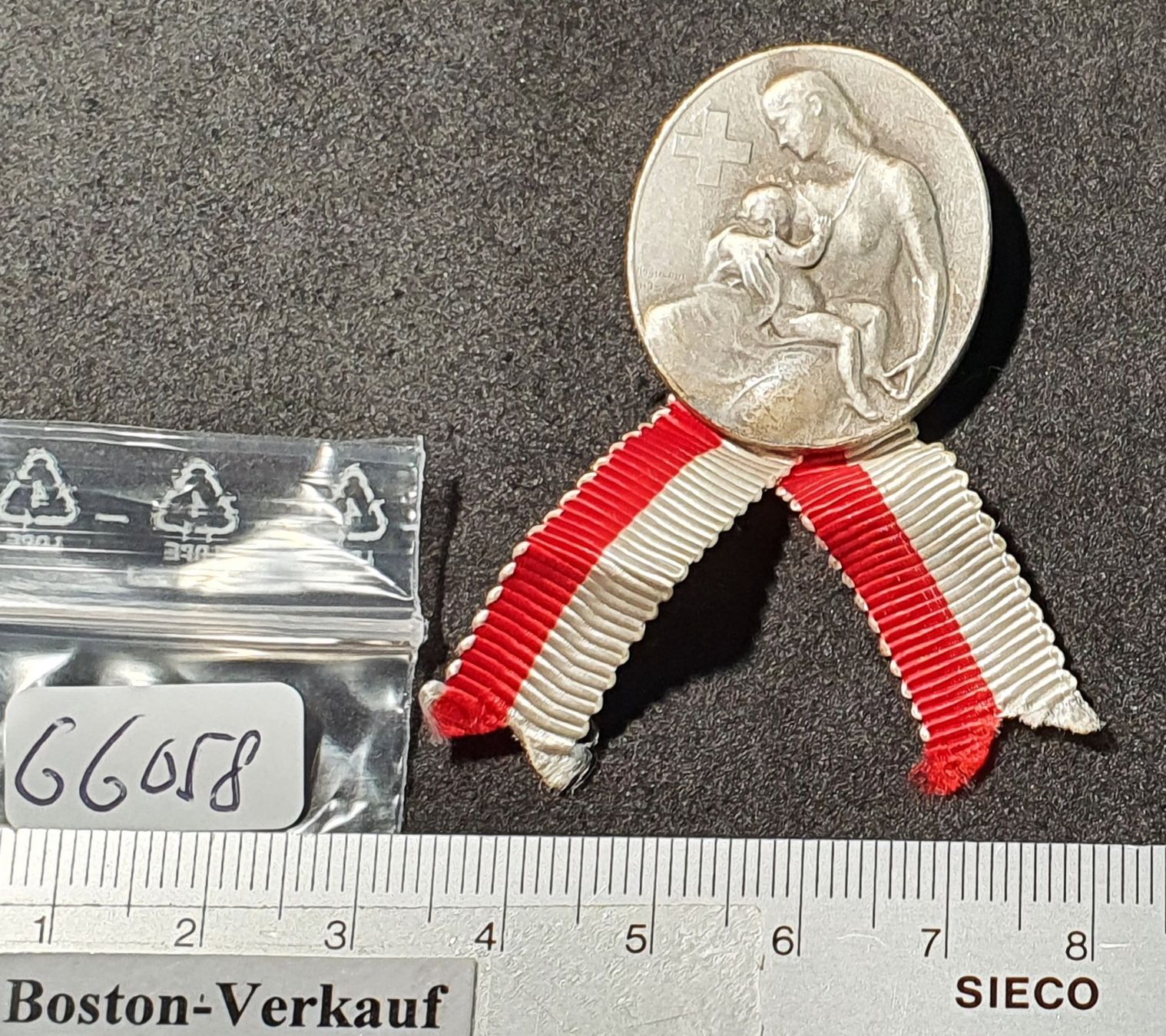 Placchette & Badge: GG058 - 1. August Abzeichen 1945 – Usato da Reinach BL venduto da Boston-Verkauf 2