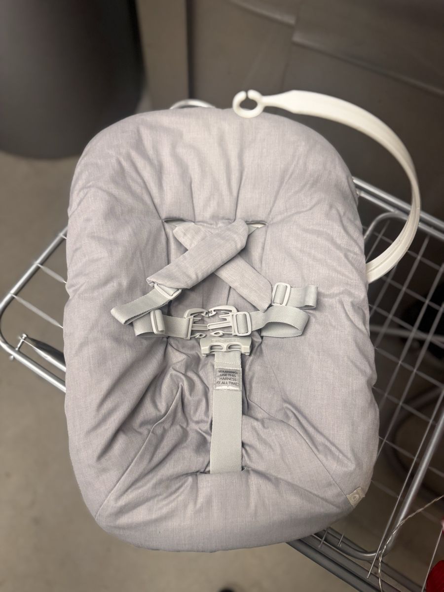 Stokke Sdraiette & Sdraiette a dondolo: Newborn Set mit Spielzeughalter Light Grey – Usato da Herzogenbuchsee venduto da SandraV 1
