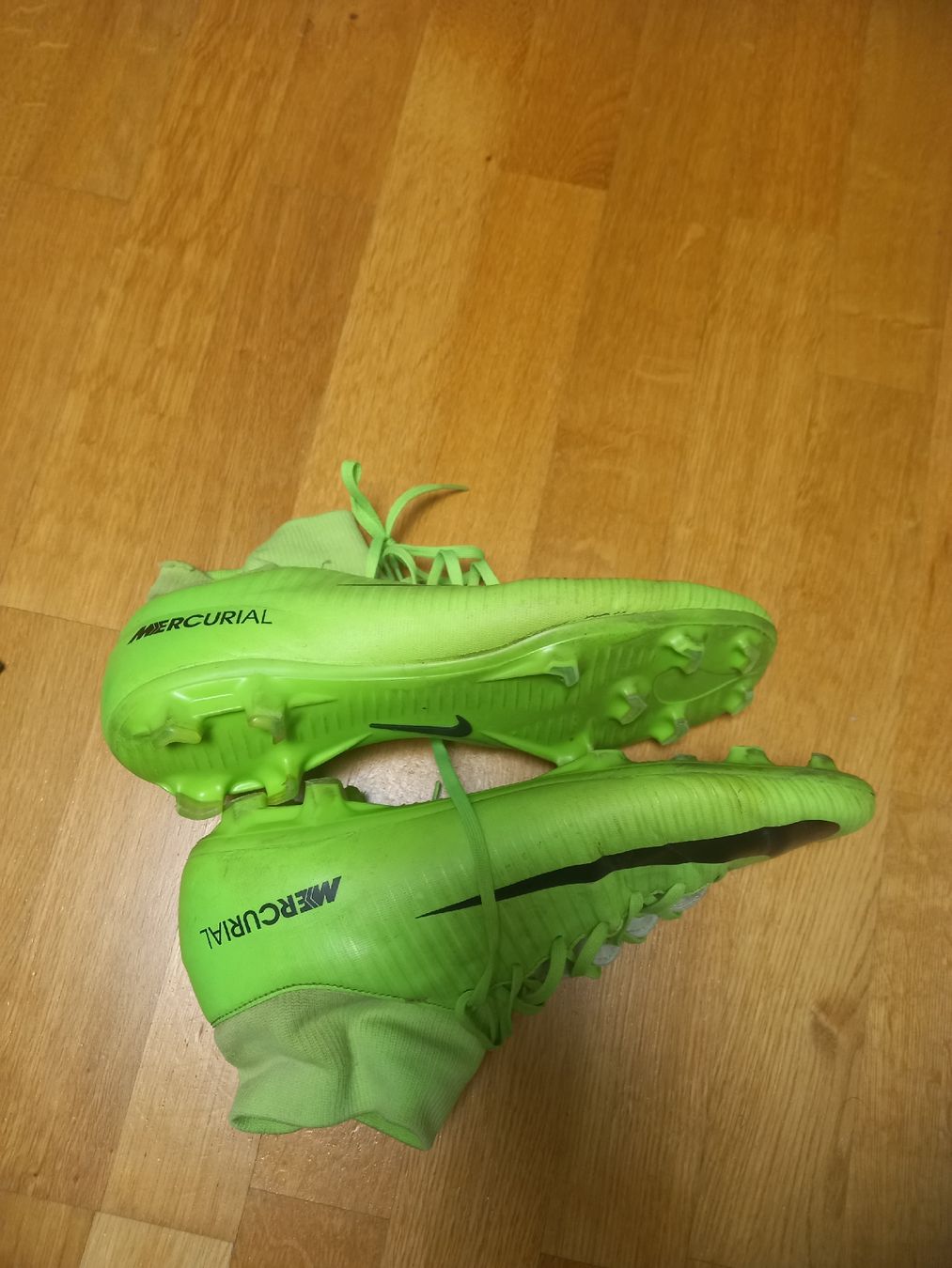 Scarpe da uomo: Fussballschuhe – Usato da Zürich venduto da vik_q29w 2