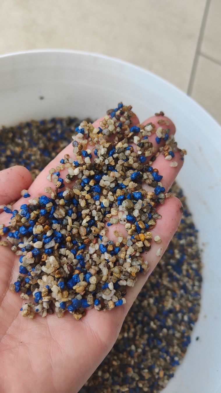 Tutte le decorazioni: Aquarium Kies mit blauen Steinchen (ca. 35kg) – Usato da Uster venduto da Oopi 2