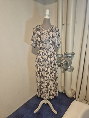 H&M Kleid Schlangenmuster Viskose Grösse L guter Zustand