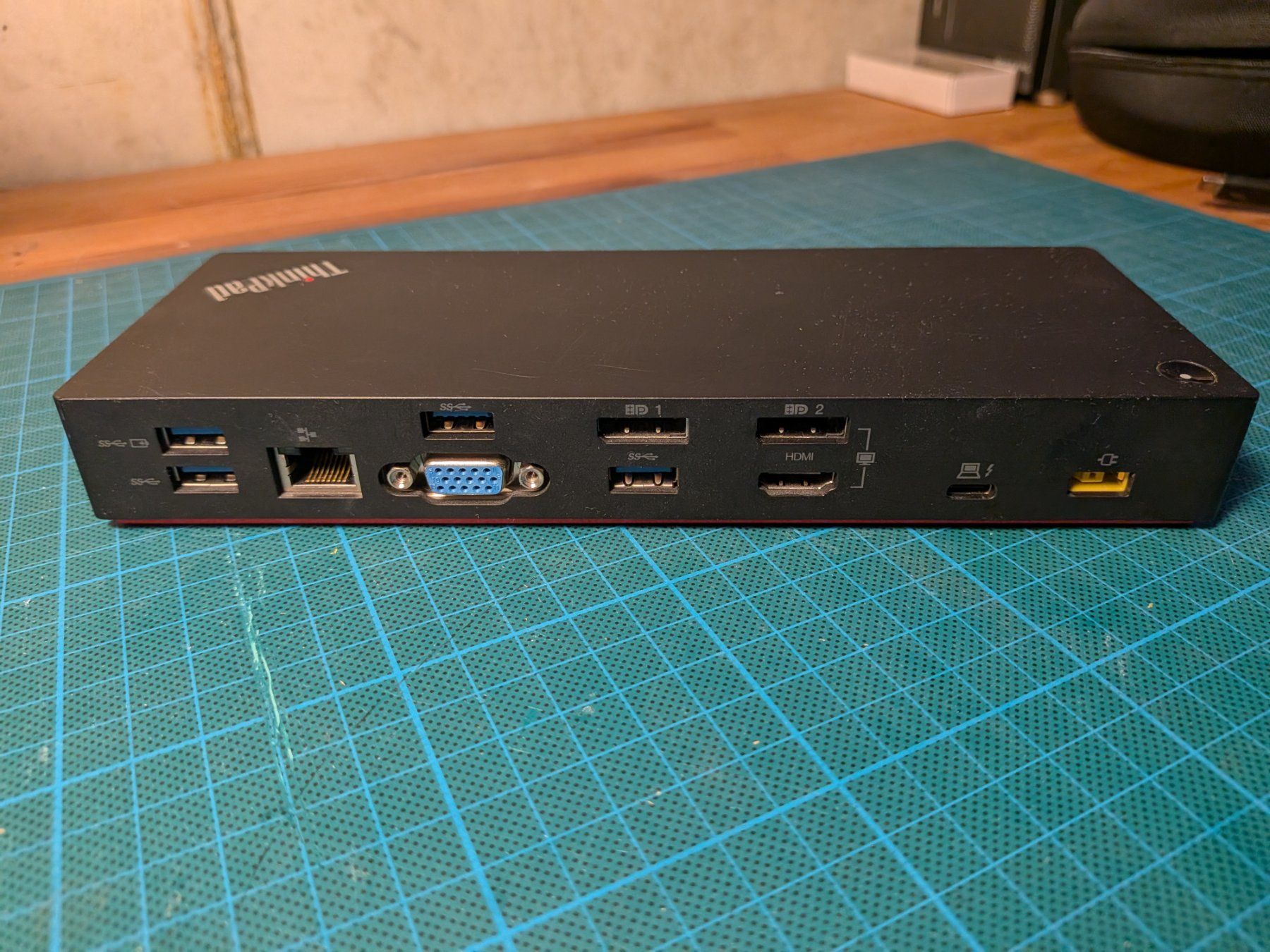 Lenovo Docking station: Lenovo ThinkPad Thunderbolt 3 Dock 40AC – D'occasion à Basel par dr_hatsumi 1
