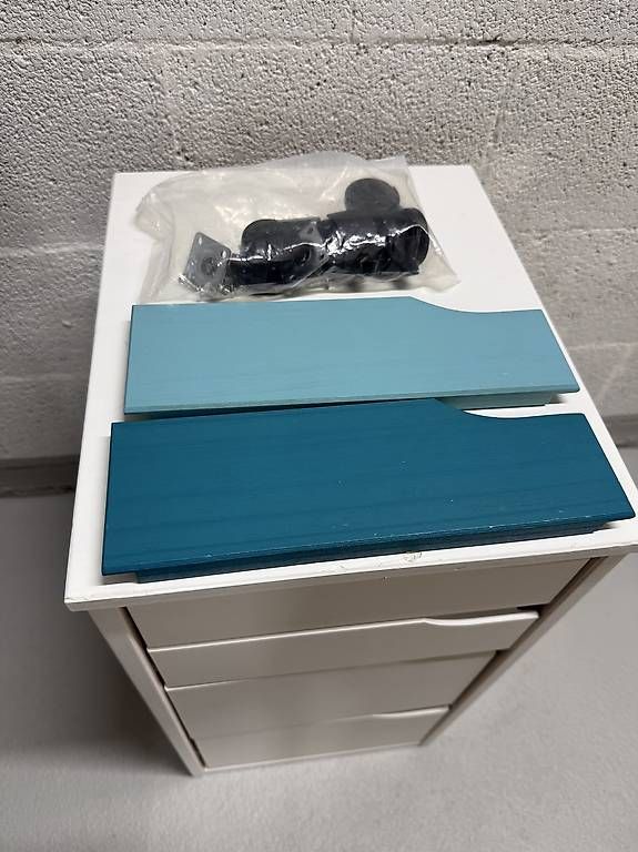 Cassettiere: Kommode Rollcontainer mit 4 Schubladen – Usato da Niederuzwil venduto da Karakan155 1