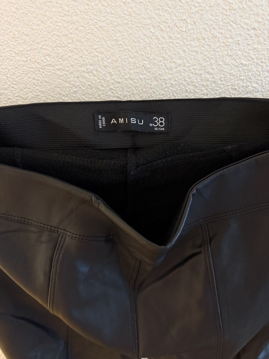 Pantalons: Kunstlederhose schwarz Gr. 38  – D'occasion à St. Gallen par azra_sadikov 1