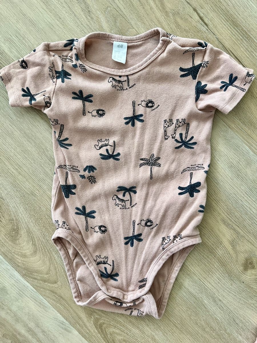 H&M Kleiderpakete & -sets: H&M Body mit Safari-Print, Größe 92 – Gebraucht aus Zürich von GOJ_fr6c