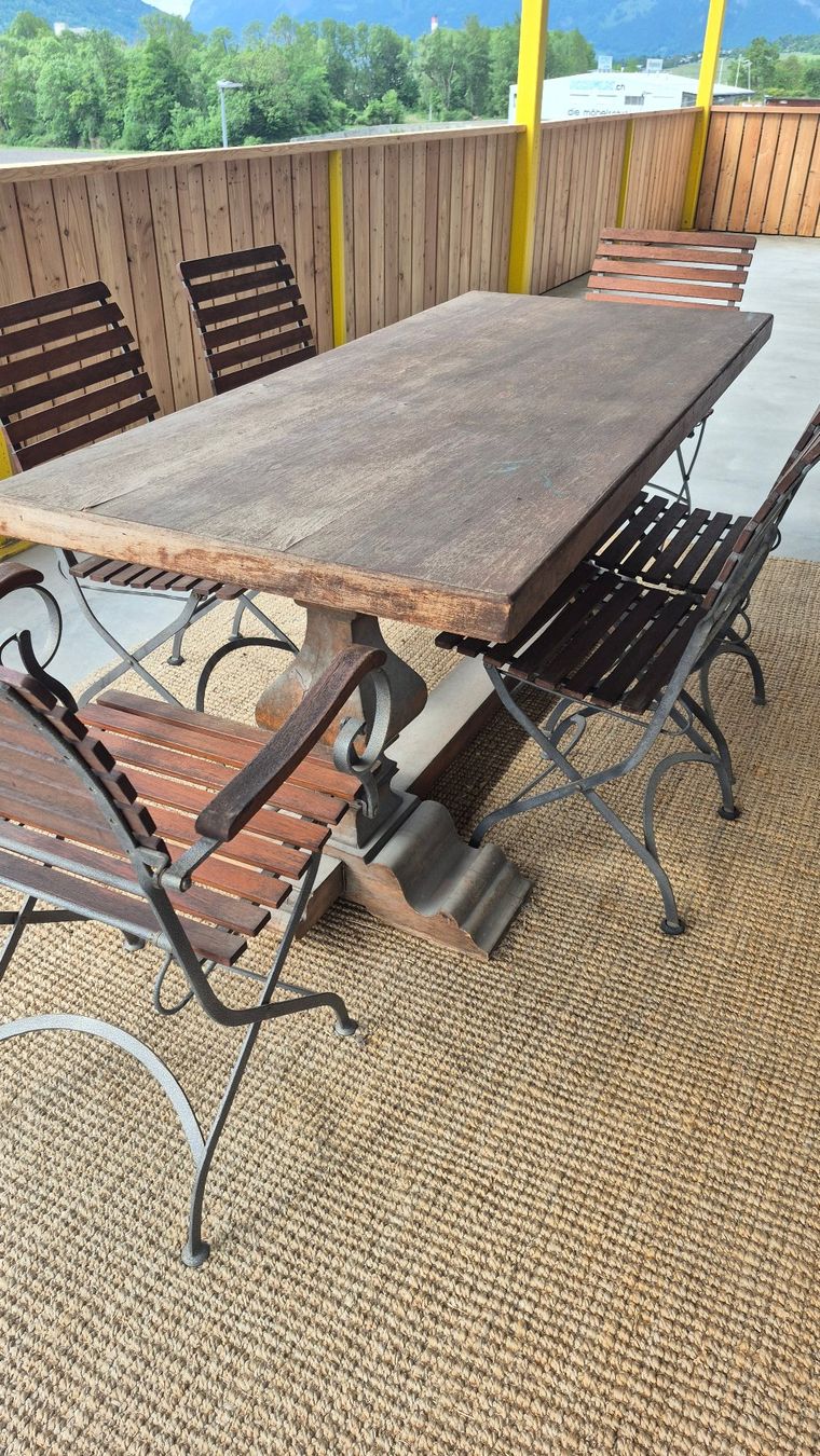 Set di tavolo e panche: Schwerer Tisch mit 6 Gartenstühlen – Usato da Trimmis venduto da Florianschlumpf 3