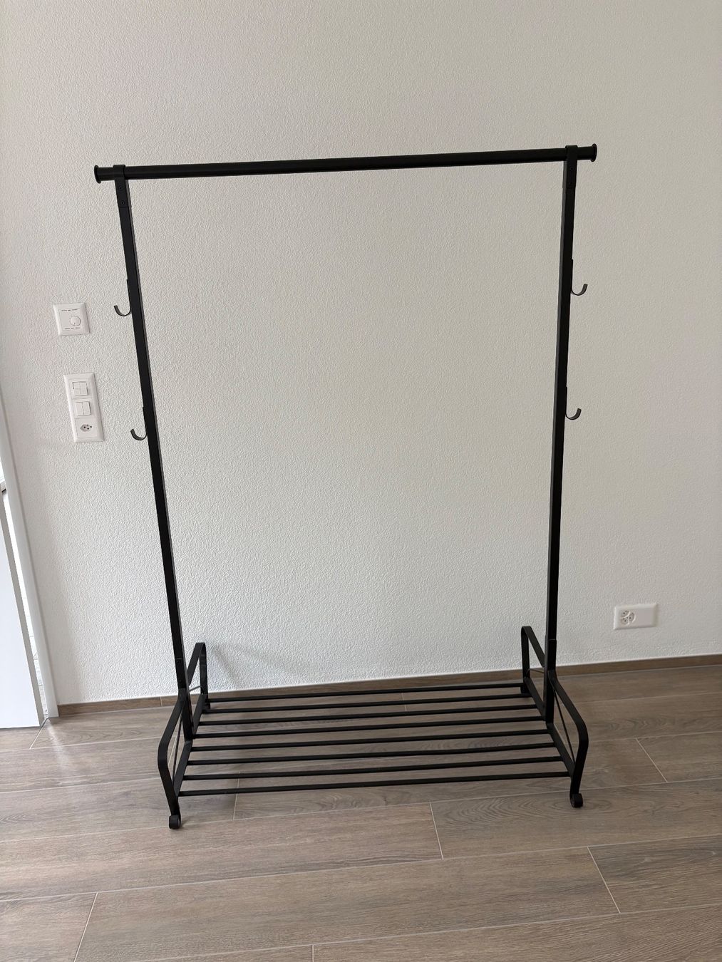 Interio Guardaroba: Garderobe / Kleiderstange mit Ablage – Usato da Illnau venduto da alteschachtel