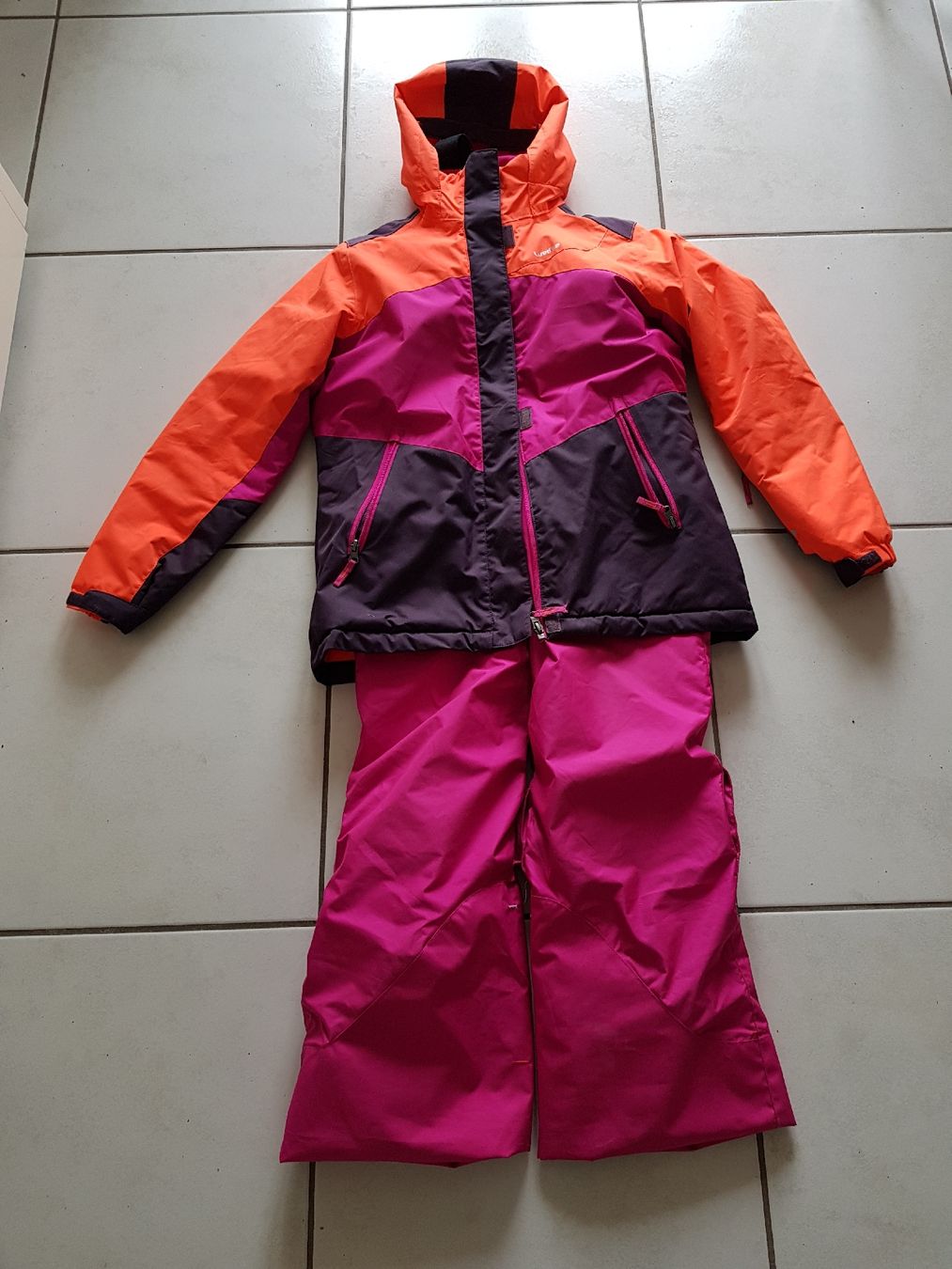 Decathlon Lotti & Set di vestiti: vêtements de ski – Usato da Hermance venduto da Triplebizzo