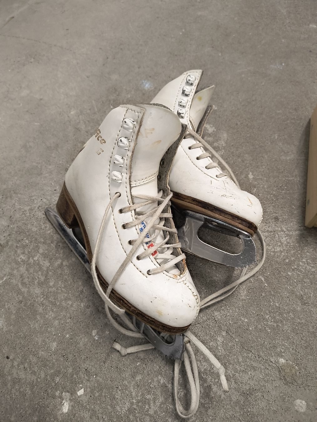 Patins à glace: Schlittschuhe 24 – D'occasion à Schliern b. Köniz par yalls