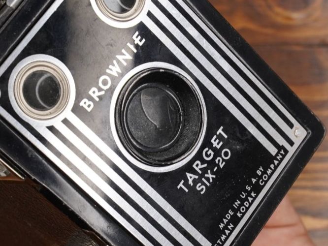 Kodak Fotocamera: Kodak Brownie Target Six-20 – Usato da Bern venduto da FotoStrobo.ch_Outlet 1