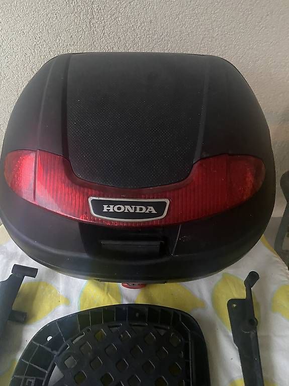Topcase: Top case Honda pcx 125 bon état  – Usato da La neuveville venduto da Floflo767 1