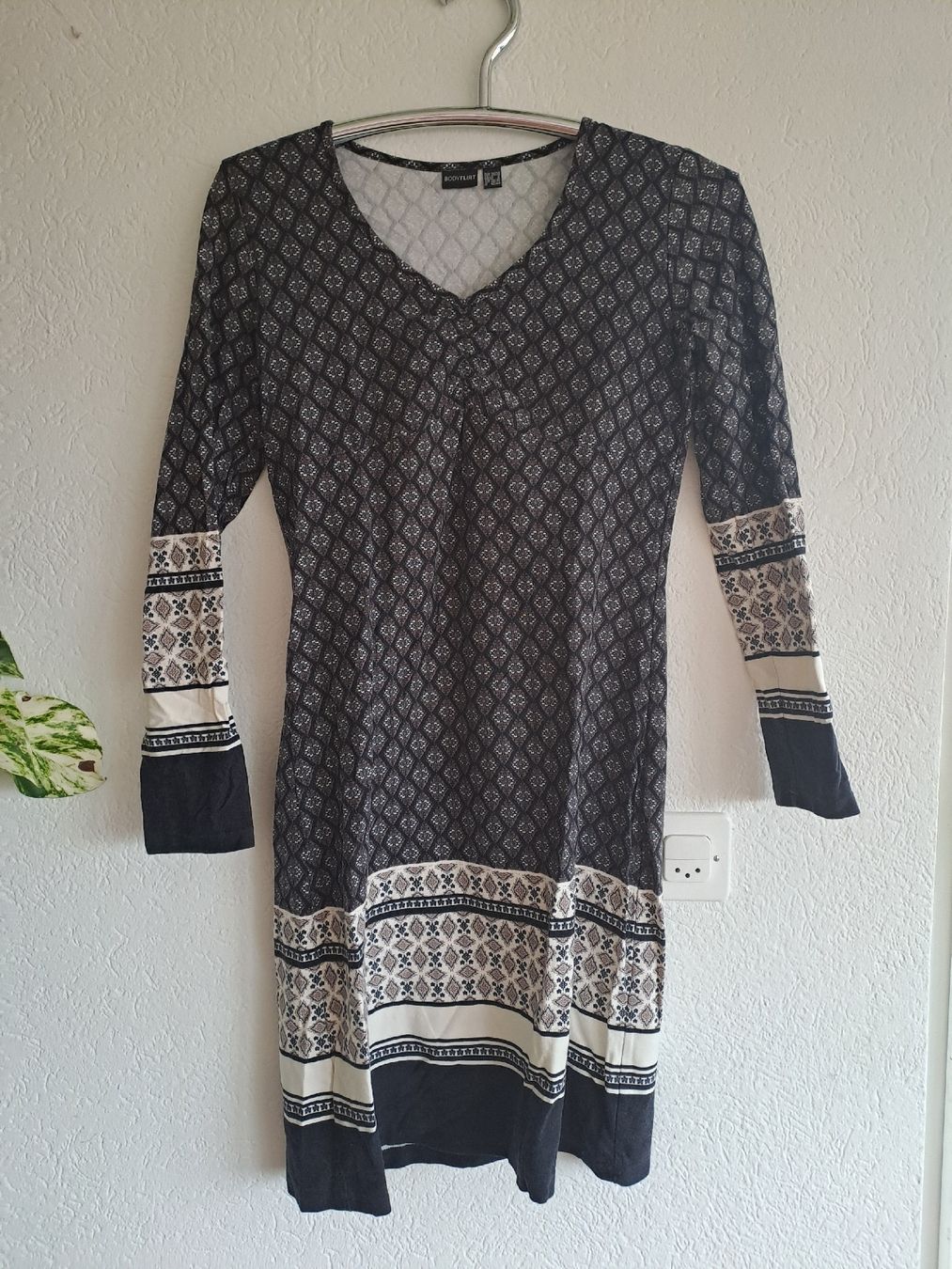 Vestiti: Schönes gemustertes Tunika-Kleid – Nuovo (secondo la descrizione) da Oberhasli venduto da Lea98