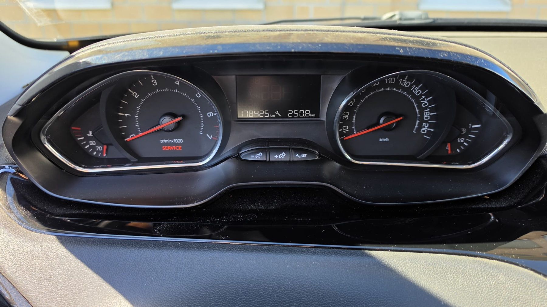 Peugeot Automobili: Peugeot 208 – Usato da Burg AG venduto da Rl-2390 5