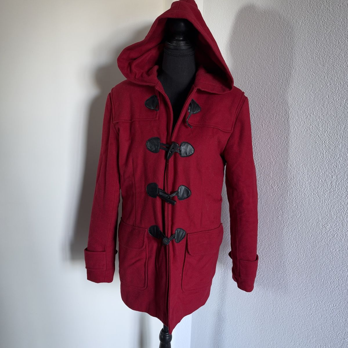 Cappotti: RED WOOL HOODED DUFFLECOAT  – Usato da Zofingen venduto da JumpInVintage