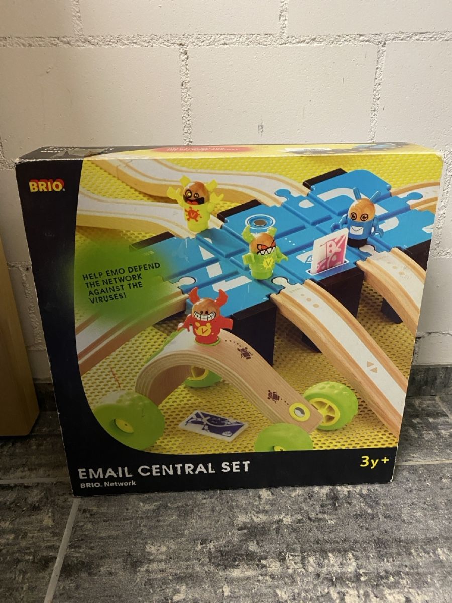 Brio Giocattoli: BRIO NETWORK - EMAIL CENTRAL SET (20 jährig) – Nuovo (secondo la descrizione) da Meierskappel venduto da Tarmogoyf 1