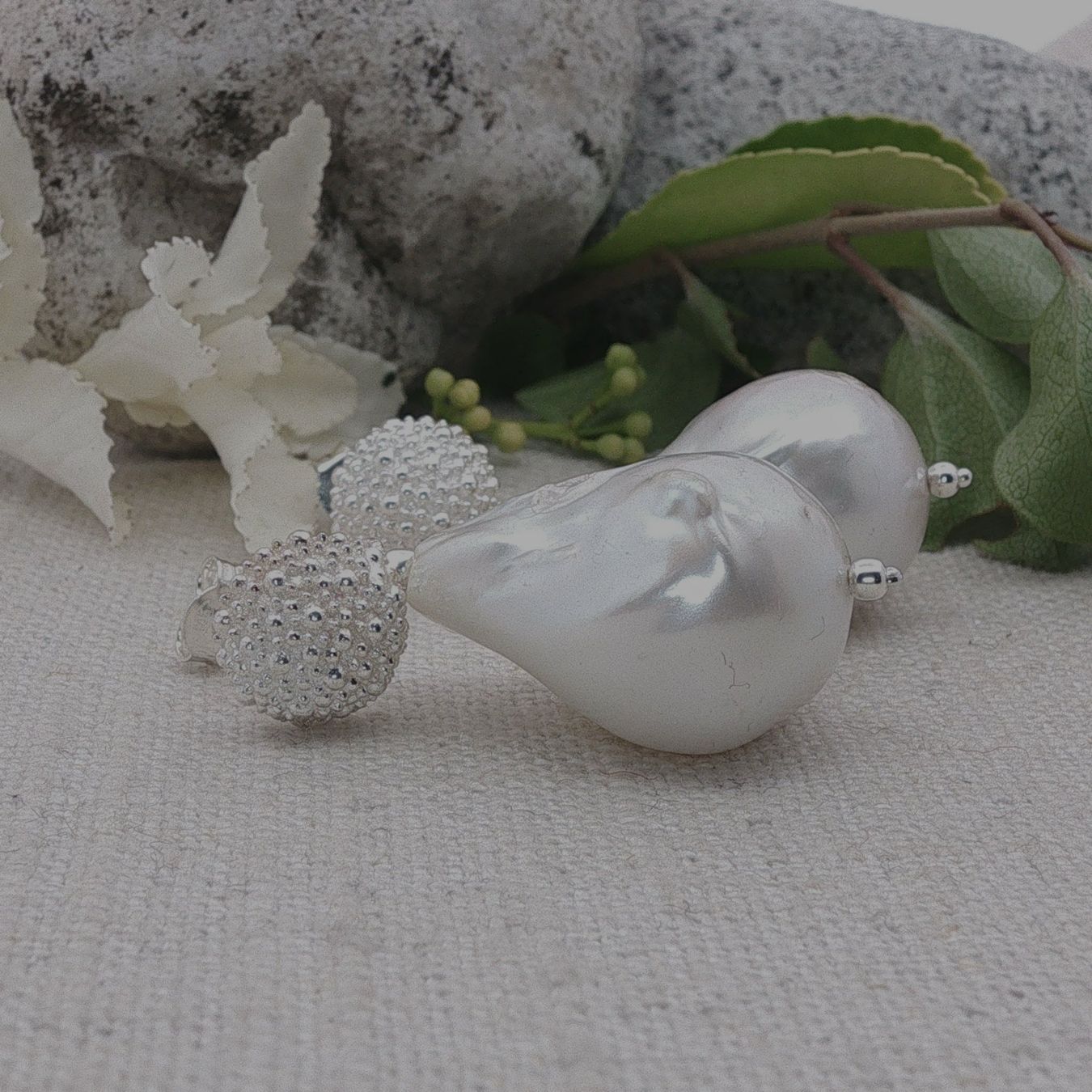 Olga Ribler Boucles d'oreille: Statement Ohrstecker mit Barock Perlen Silber 925 – Neuf (Voir description) à Luzern par Schmuckoutlet 4