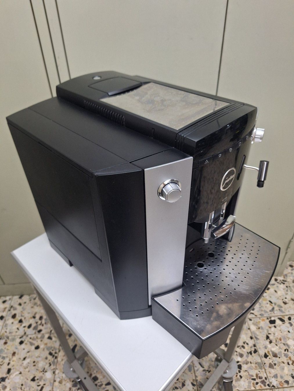 Jura Macchine per caffè & Macchine per espresso: Machine à café JURA IMPRESSA WF600 – Difettoso da Laconnex venduto da Patkek29 1