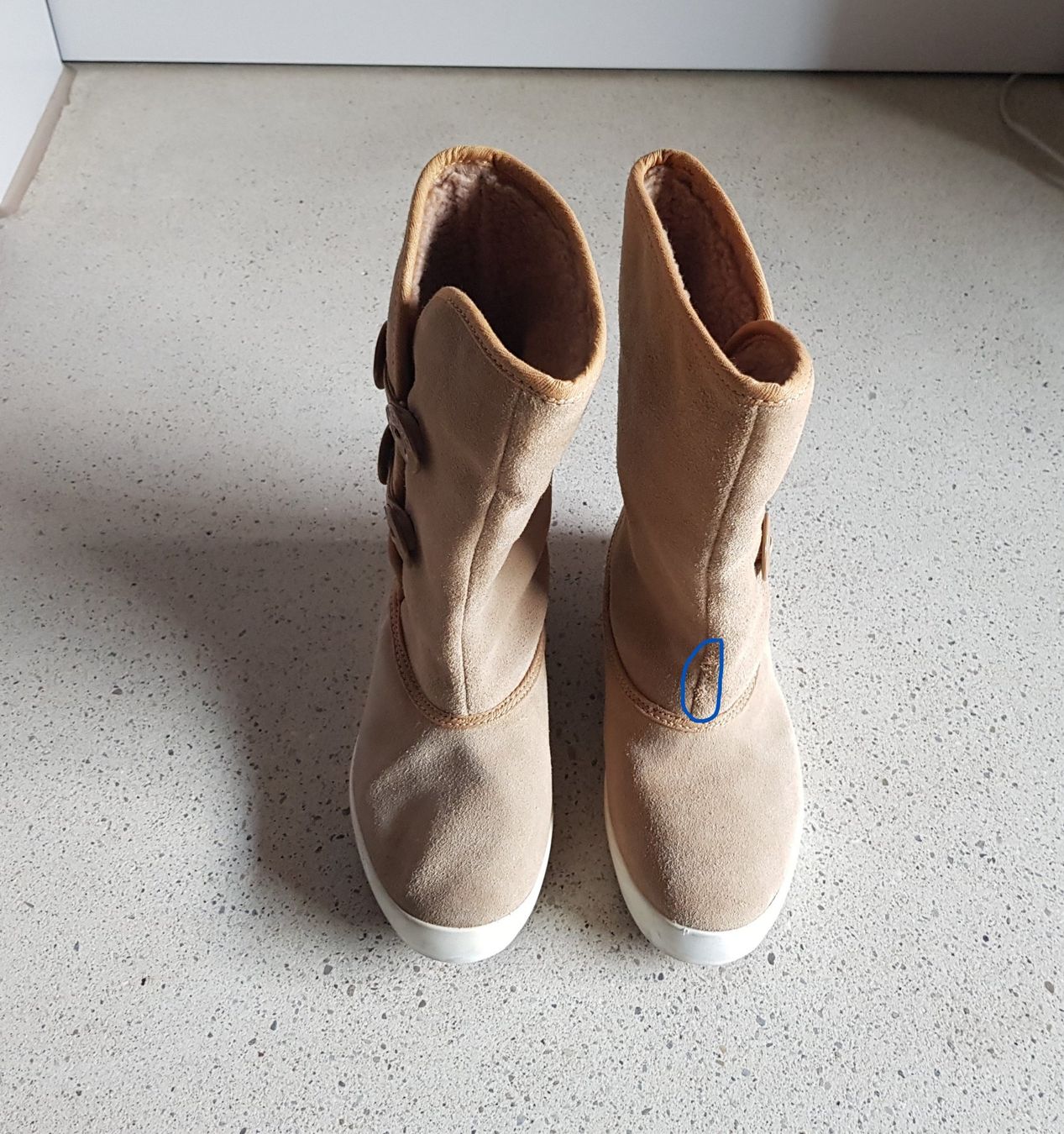 Lacoste Scarpe da donna: Lacoste Stiefel mit Wollfutter Grösse 37 – Usato da Basel venduto da Birs868 1